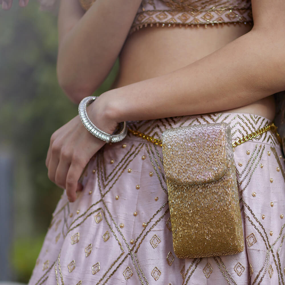 Bee Leather Bag With Gold Chain – Sara Campbell